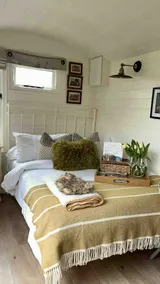 The Hut and Tub - Image 2