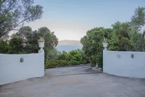 Private Dreamy Seafront Paradise - Image 5