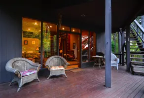 Treehouse Library Guest Suite - Image 2