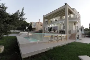 Cedar Tree Villa: Close to Town, Shops and Beaches - Image 2