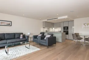 LUXURY 2Bed & 2Bath Apartment Next to London Museum - Image 2