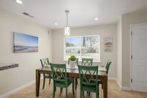 Newly Renovated 4B/2Bth Great Spot for Work or Fun - Image 2