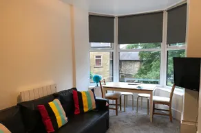 1st Floor 1 bed flat. Light, spacious and modern. - Image 3
