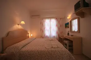 MARIAS HOSPITALITY - Image 4
