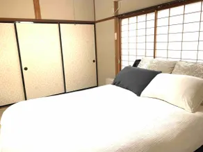 The same price for up to 4 people, maximum capacity 14 people. 3-4 minutes walk to Kumura Beach. 148 m² 6DK, Kyomachi-style townhouse with courtyard. - Image 5