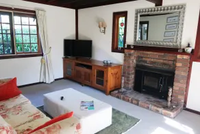 GORGEOUS COUNTRY COTTAGE IN PERFECT LOCATION - Image 3