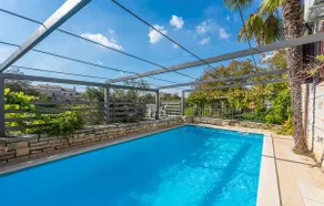 Apartment Peresiji AUB with Shared pool - Image 2