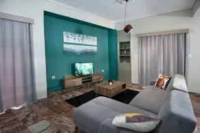 Emerald 110m2 entire floor apt steps to city’s heart - Image 3