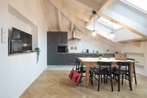Trendy attic apartment · 3 Bedrooms · Prime area - Image 2