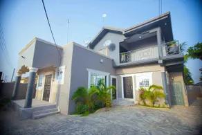 Top, Entire En-Suite 2 BR. 1 K.1 Q. Sleep 4 - Image 2