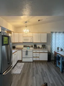 Powell Beachwood Bungalow - Image 4