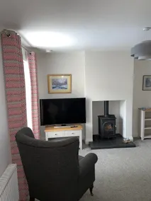 3 bed house with private parking - Image 2