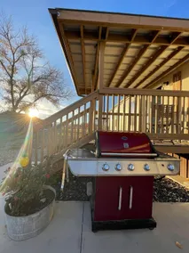 Cozy 3 bedroom Home. Close to it all! - Image 4