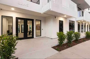 Downtown Condo! Heated Pool! Walk to the Gulch! Free Parking! - Image 2