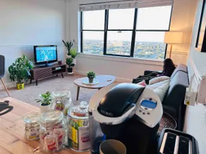 Lofty Downtown Pad with High Rise Views - Image 2
