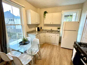 2 BR City Sanctuary - 5 Mins to Historical Salem! - Image 3