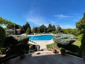 3-storey luxury villa with pool in Silivri Gazitepe - Image 2