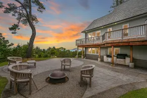 Private retreat: walk to beach, epic ocean views! - Image 2