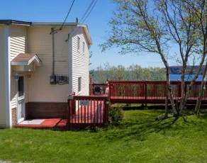 Murray House Vacation Home: Pet friendly, mature trees, near the ocean & coast - Image 2