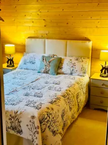 Leveret’s Rest Log Cabin & Private Hot Tub - Image 4