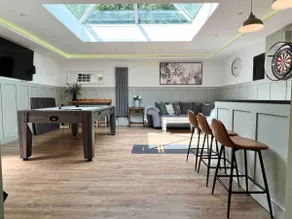 Pool, Hot Tub & Games Room | Sleeps 24 Large Barn - Image 4