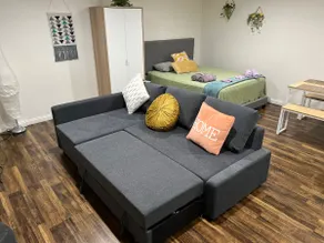 Chic Modern Studio Near LA & OC - Prime Location! - Image 5