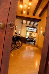 AMAZING 5 BD HOUSE IN OLD TOWN - Image 2
