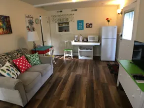 I-94/2Minutes:2BR Garden Oasis-Private Entry/Patio - Image 2