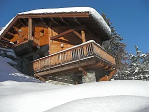 Authentic and cosy chalet close to the ski slope - Image 2