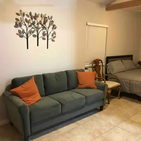Apartment by the malls - Image 2