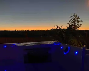 Spa house with private Jacuzzi and whirlpool bath overlooking the countryside - Image 2