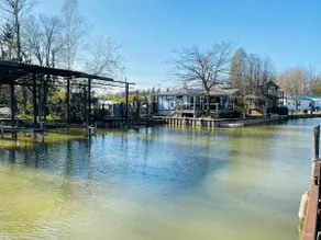 Peaceful Waterfront Cottage Walk to Beach & Food - Image 3