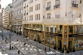 Next to Danube+AC+pedestrian streets+Market Hall - Image 5