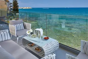 Seafront Apt Studio with Seaview, infinity pool, beachfront - Image 3