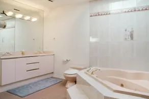 Spacious & clean vacation home near airport - Image 4