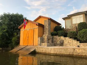 Lake Living - Apartment with a View - Image 3
