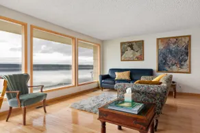House on Penn Cove — Upper Floor, Waterfront - Image 4