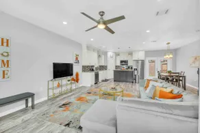 🍊 Home Away from Home Minutes from Downtown - Image 2