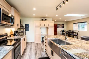 2 Bed Unit in the Idyllic Town of Friday Harbor! - Image 4