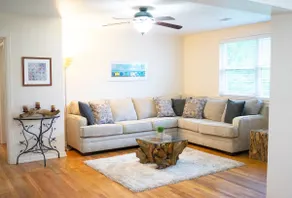 Sea Hideaway 2 Minutes from the Beach! - Image 2