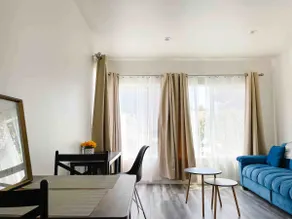 One-bedroom bright guesthouse w/ workspace - Image 2