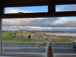 Amazing sea views and hot tub - Image 5
