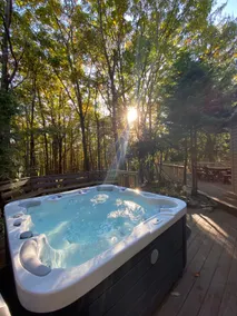 Romantic mountain getaway with sauna and hot tub - Image 5