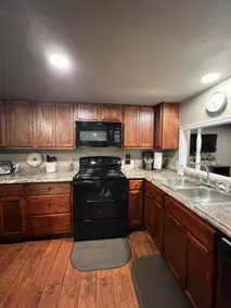 Cozy 3 bedroom home right by the interstate! - Image 5