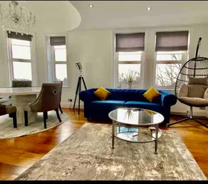 Hampstead Penthouse with world-class London views - Image 2
