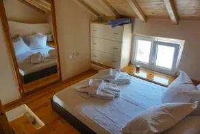 Cozy Studio Perfect for Business Travelers - Image 4