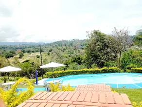 Spacious retreat 4/Bed 3/Bath with Pool - Image 2