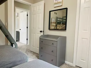 Cheerful 3 Bedroom Home on Wooded Acre - Image 5