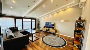 Comfortable Luxury Penthouse 5-Minute Walk to the Subway - Image 2