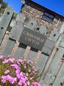 Cwm Farm Cwtch Farm Cottage Brecon Beacons - Image 2